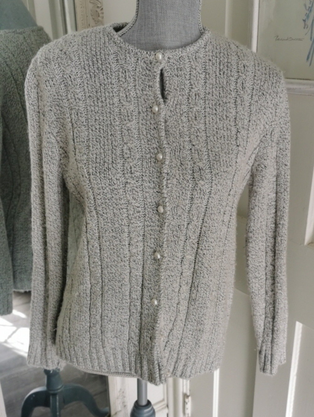 Vintage Classic Timeless Pearl-Button Cable Knit Cardigan Light Grey. Size M